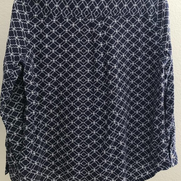 IZOD Women's Petite M Button Down Weekend Shirt, 54% Linen & 46% Rayon, Navy - Picture 4 of 6